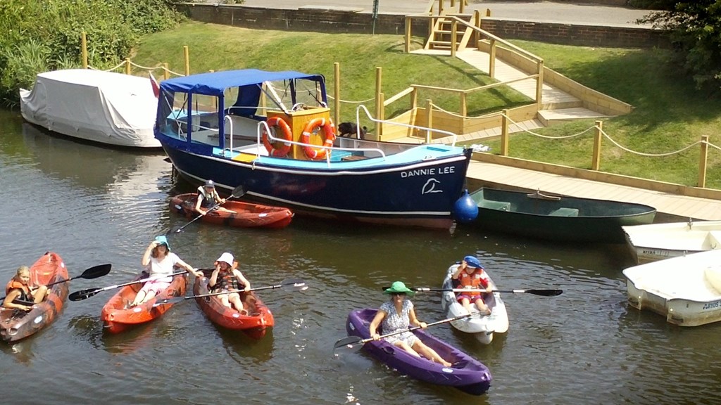 Bodiam Boating boats on the bank(c).jpg