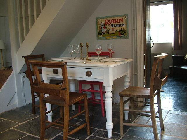 orions-cottage-dining-area-09.05.06..jpg