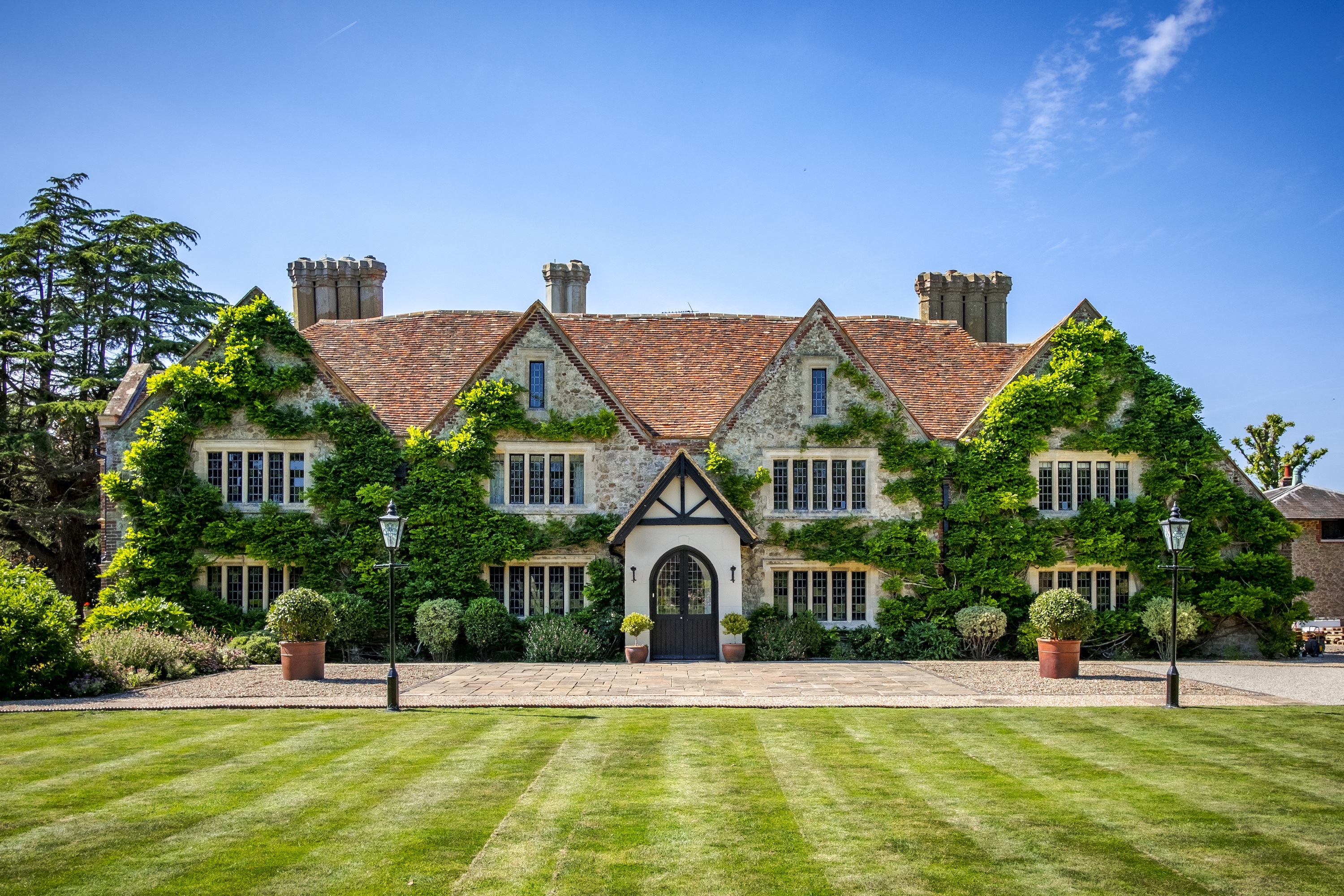 Boys Hall Front 3000